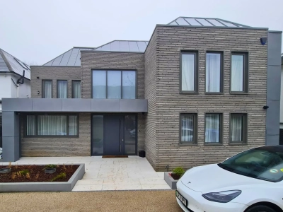 Modern-British-House-With-Black-Casement-Windows-and-Aluminium-Front-Door-in-Black-Durajoin-Windows-and-Doors-Idea