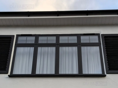 Black-Aluminium-Window-Smart-Heritage-Window-internal-windows-ideas-Durajoin-Windows-and-Doors (1)